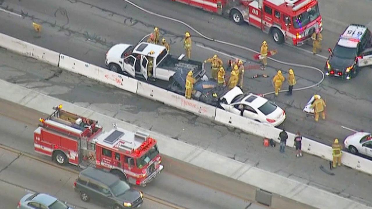 405 Freeway car fire, crash snarl Sepulveda Pass commute ...