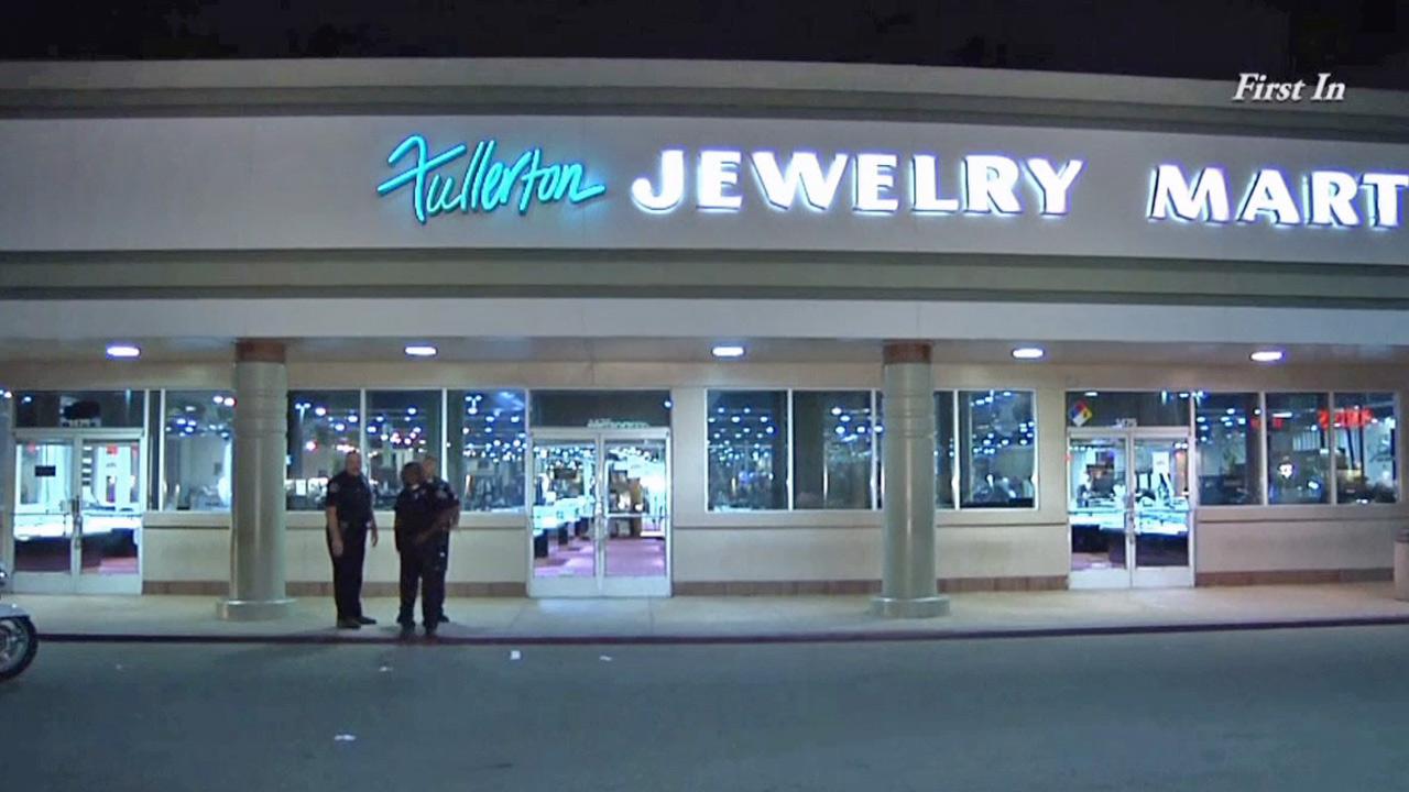 Security guard opens fire on robbery suspect at Fullerton Jewelry Mart