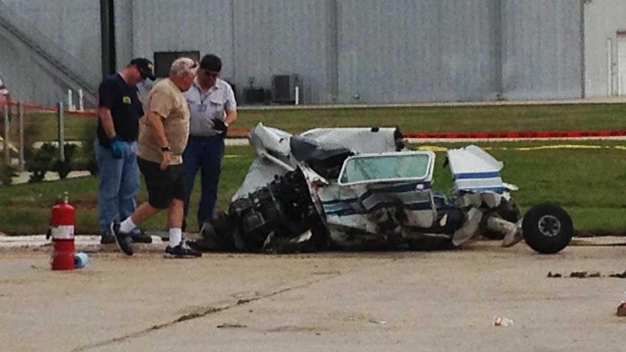 Two dead in plane crash at Hooks Airport in Spring