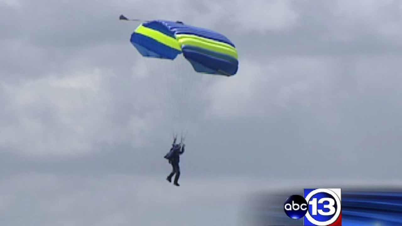 Skydiver falls to his death due to parachute malfunction at Skydive