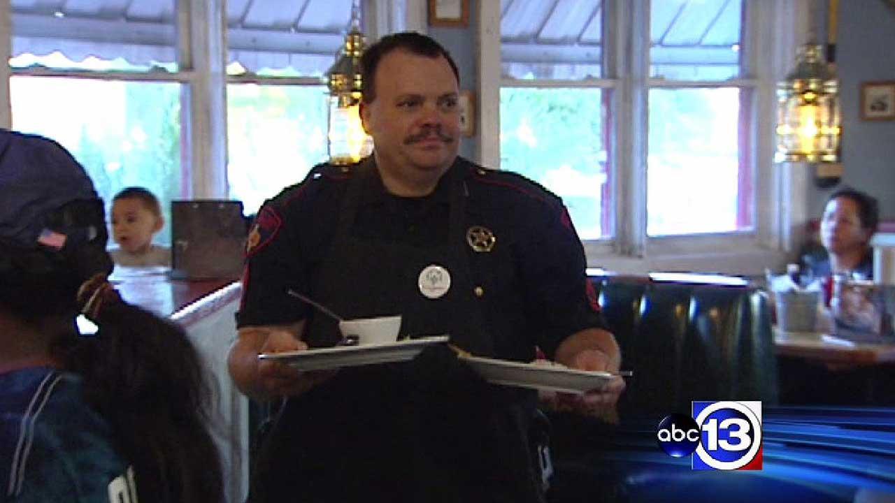 Harris Co. Precinct 4 deputy constables wait tables to raise money for