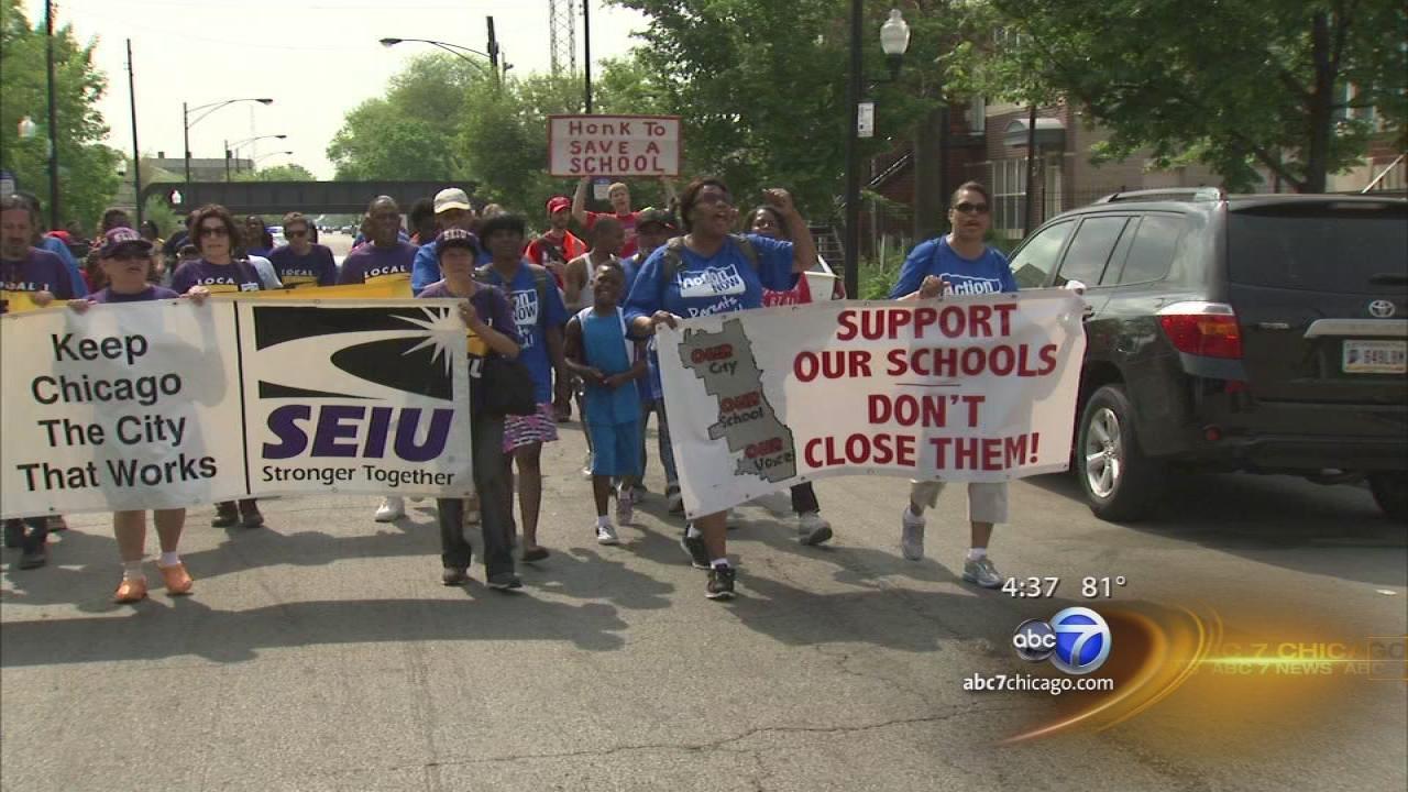 cps-job-fair-draws-laid-off-teachers-abc7