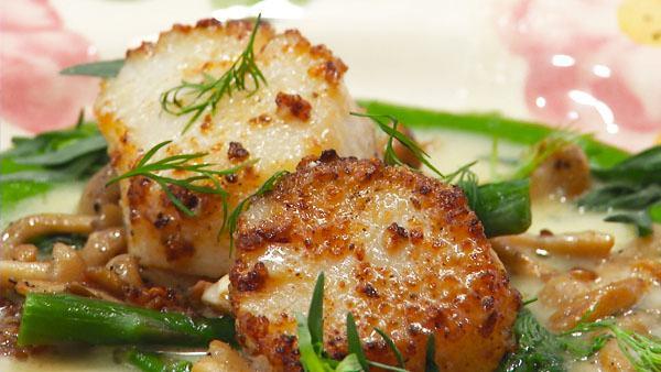 Mushroom Dusted Scallops with Beurre Blanc, Asparagus, Beech Mushrooms and Tarragon