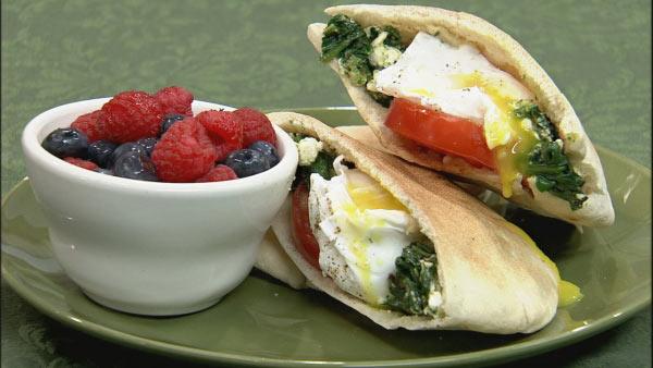 Greek Spinach and Egg Breakfast Pita
