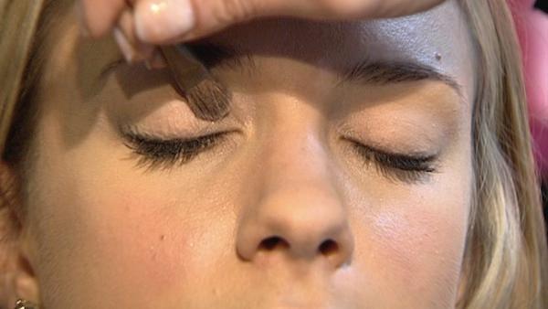 How to Make Your Own Eyeliner, Eye Primer and Lash Conditioner