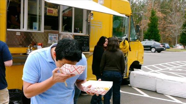Crowd Chows Down